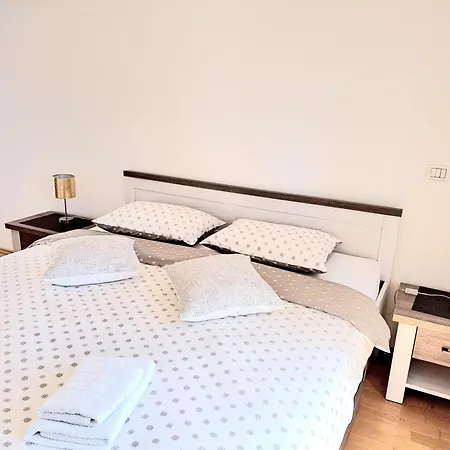 アパート Rose ロヴィニ