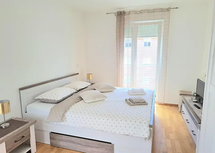 アパート Rose ロヴィニ